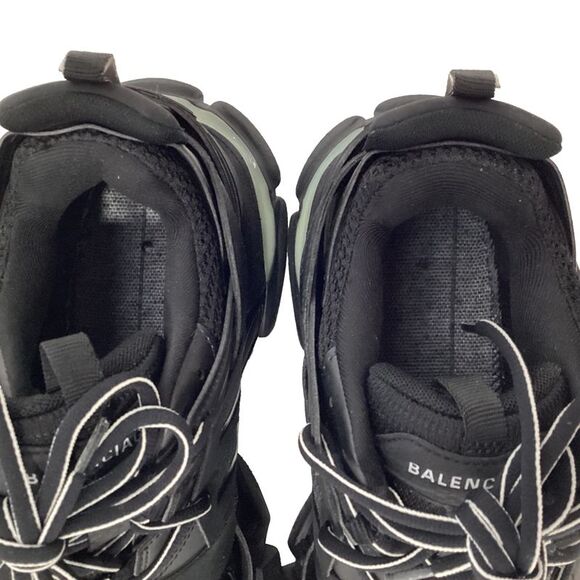 Balenciaga Track 2.0 Sneakers in Black Polyurethane - Picture 9 of 10